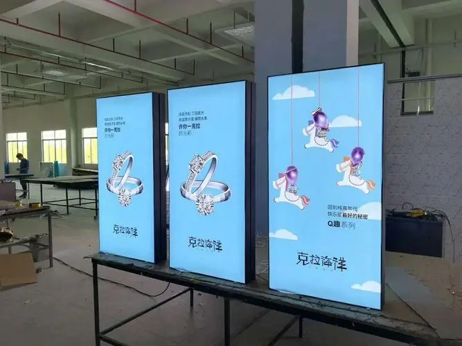 成都廣告公司戶外廣告燈箱定做選什麽材料？